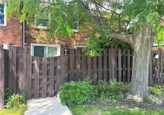 3rd image of 40 Hamlin Sq #E, Buffalo, NY 14221 | MLS# B1693679