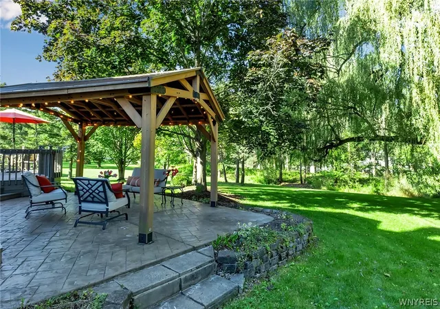 2nd image of 4 Curley Dr, Orchard Park, NY 14127 | MLS# B1693730