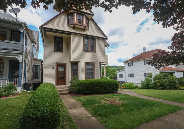 3rd image of 211 W 1St St, Corning, NY 14830 | MLS# R1693733