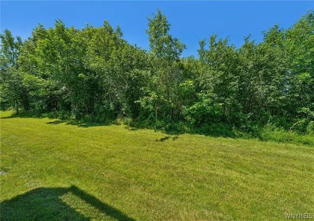 Homes for sale in Lewiston, NY | 819 Carriage Ln, Lewiston, NY 14092 | MLS# B1693475