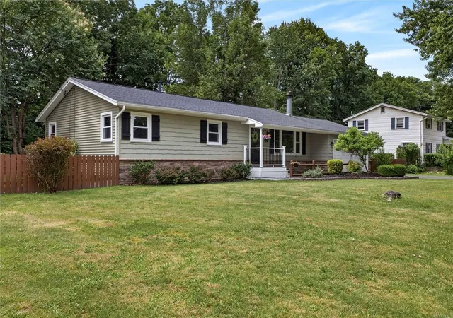 Photo 4 of Sale Pending at 14 Terry Ln, Rochester, NY 14624 | MLS# R1685112 | Listing updated on 2026-07-14