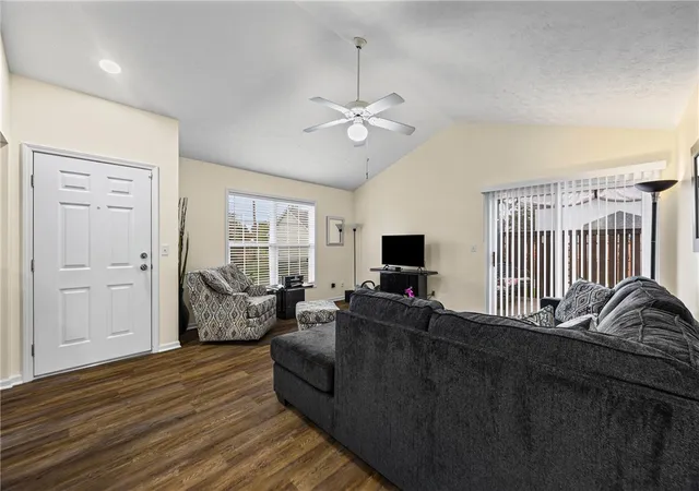 2nd image of 202 Twin Pines Ct, Rochester, NY 14616 | MLS# R1693808