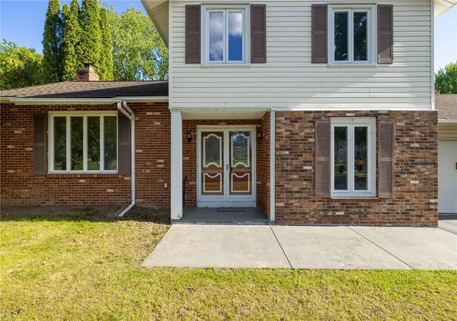 2nd image of 15 Ascot Dr, Chili, NY 14624 | MLS# R1693880