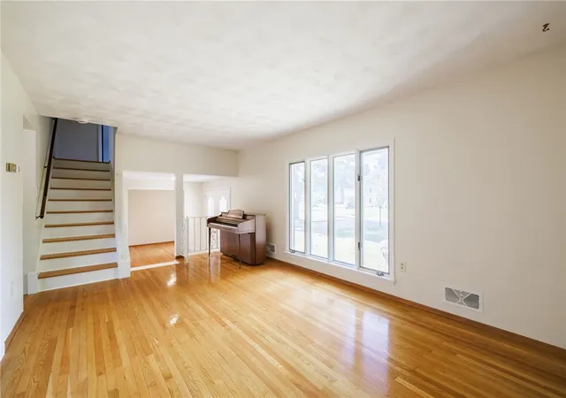 5th image of 15 Ascot Dr, Chili, NY 14624 | MLS# R1693880