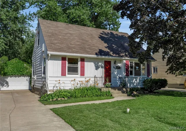 Homes for sale in Tonawanda, NY | 873 Parkhurst Blvd, Tonawanda, NY 14150 | MLS# B1693411