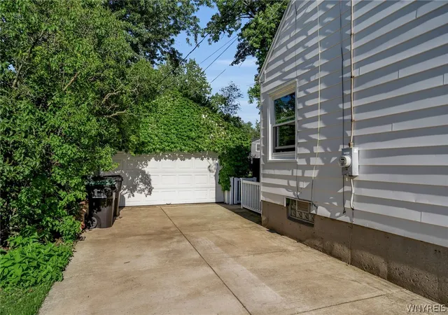 Homes for sale in Tonawanda, NY | 873 Parkhurst Blvd, Tonawanda, NY 14150 | MLS# B1693411
