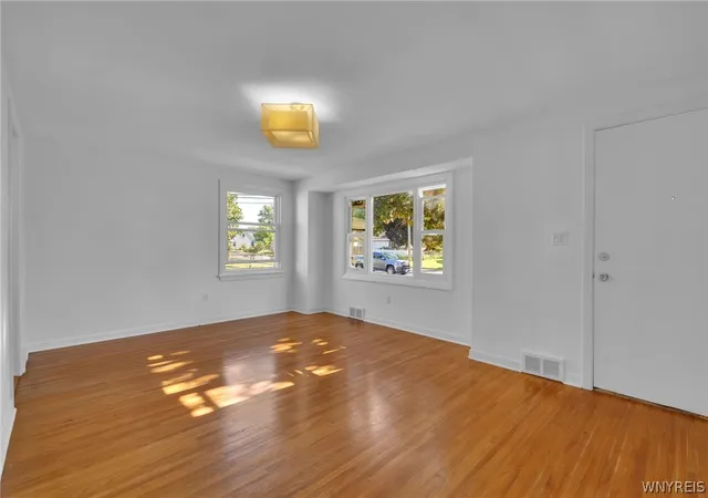 Homes for sale in Tonawanda, NY | 873 Parkhurst Blvd, Tonawanda, NY 14150 | MLS# B1693411