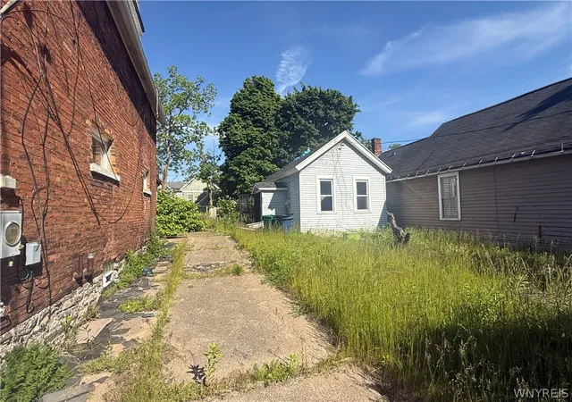 Photo 3 of Multi family home for sale at 309 Maple St, Buffalo, NY 14204 | MLS# B1692133 | Listing updated on 2026-07-22