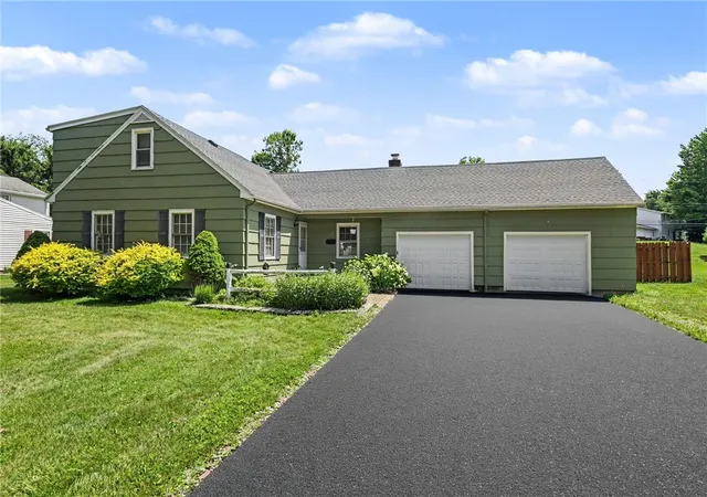 2nd image of 67 Dunrovin Ln, Rochester, NY 14618 | MLS# R1693779