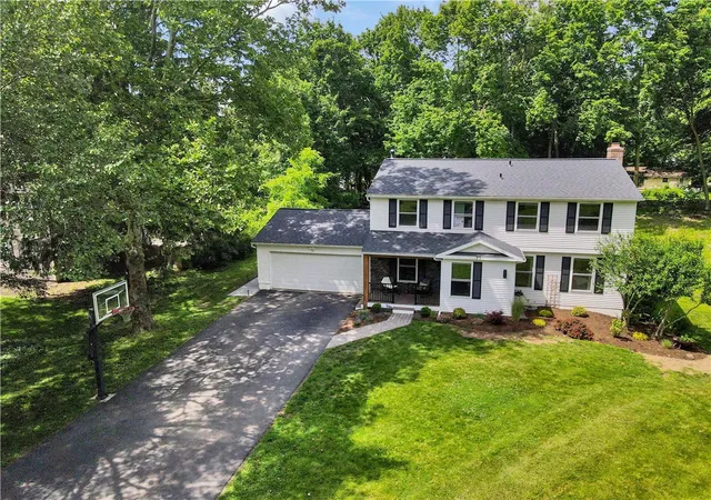 Homes for sale in Penfield, NY | 71 Brougham Dr, Penfield, NY 14526 | MLS# R1688951
