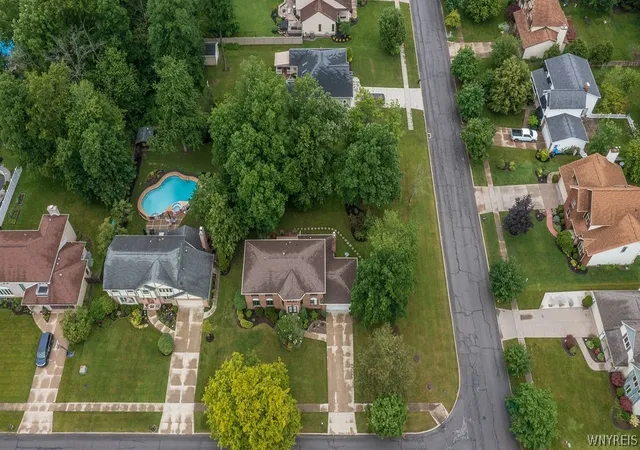2nd image of 47 Woodstock Rd, Grand Island, NY 14072 | MLS# B1691552