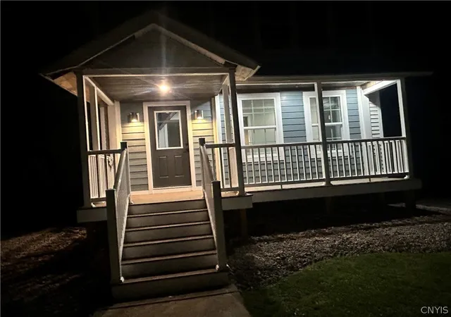 Photo 17 of Single family home for sale at 8 Delevan St, Auburn, NY 13021 | MLS# S1693987 | Listing updated on 2026-07-22