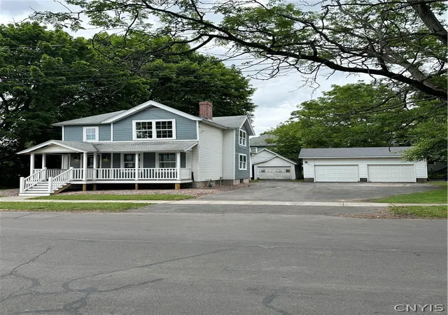 Photo 2 of Single family home for sale at 8 Delevan St, Auburn, NY 13021 | MLS# S1693987 | Listing updated on 2026-07-22