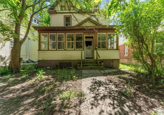 Photo 3 of Single family home for sale at 411 Craddock St, Syracuse, NY 13207 | MLS# S1693621 | Listing updated on 2026-07-30