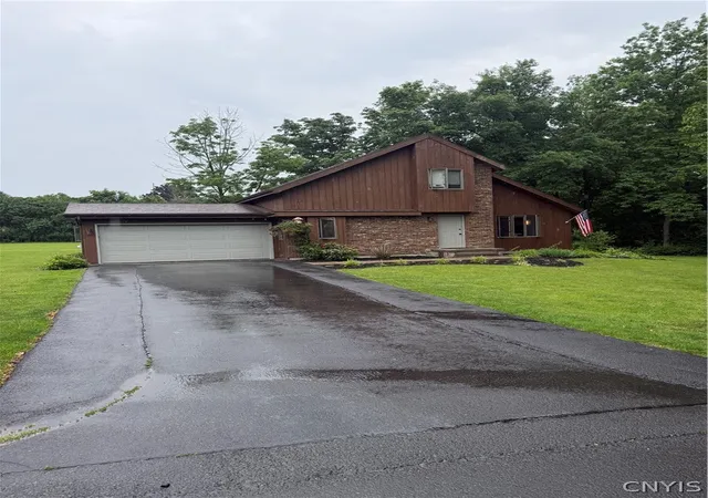 Photo 2 of Sale Pending at 4 Amherst Ave, Auburn, NY 13021 | MLS# S1693993 | Listing updated on 2026-07-17