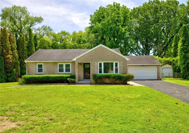 2nd image of 10 Mascot Dr, Rochester, NY 14626 | MLS# R1689992