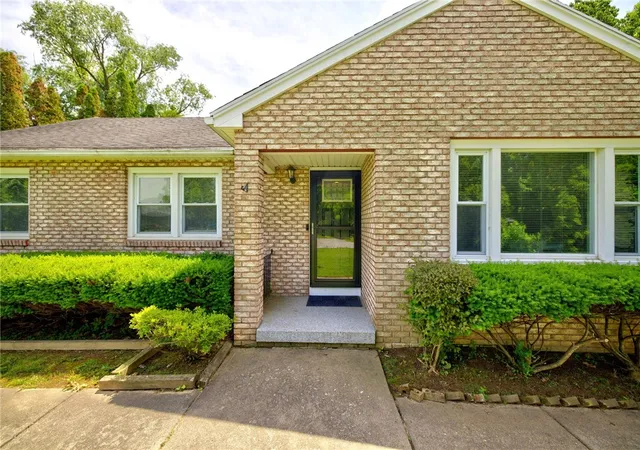 3rd image of 10 Mascot Dr, Rochester, NY 14626 | MLS# R1689992