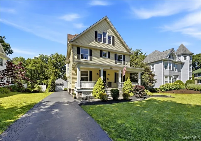 Homes for sale in Ridgeway, NY | 804 W Center St, Ridgeway, NY 14103 | MLS# B1693031
