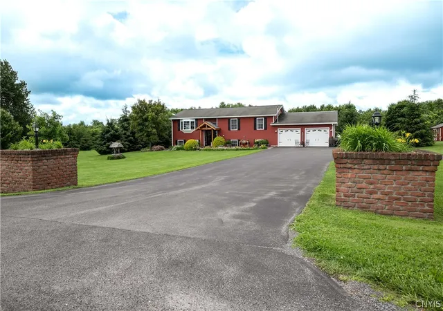 Photo 3 of Single family home for sale at 2635 Skyline Dr, Deansboro, NY 13328 | MLS# S1692468 | Listing updated on 2026-07-24