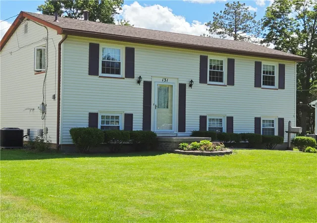Homes for sale in Greece, NY | 131 Medallion Dr, Greece, NY 14626 | MLS# R1693999