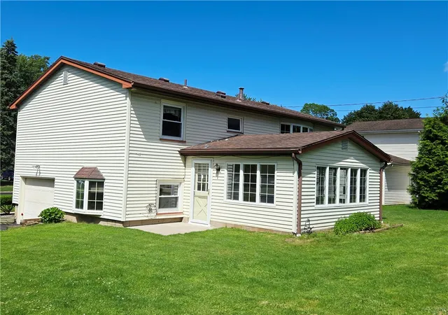Homes for sale in Greece, NY | 131 Medallion Dr, Greece, NY 14626 | MLS# R1693999