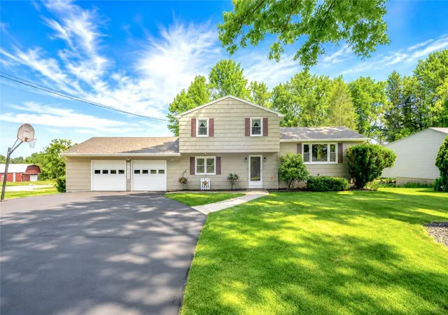 1st image of 4317 Cream Ridge Rd, Macedon, NY 14502 | MLS# R1693772