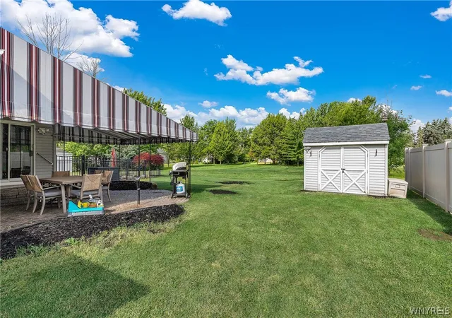 3rd image of 7134 Marigold Dr, Wheatfield, NY 14120 | MLS# B1693453