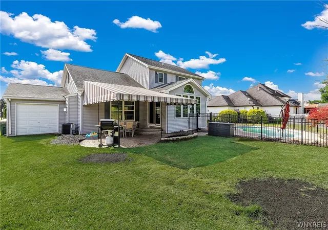 4th image of 7134 Marigold Dr, Wheatfield, NY 14120 | MLS# B1693453