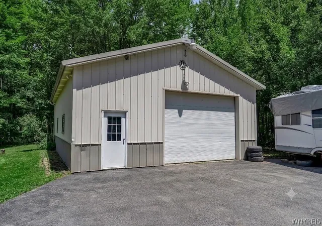 3rd image of 12940 Sanders Hill Rd, Holland, NY 14080 | MLS# B1693310