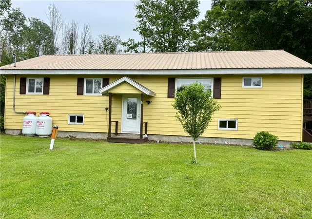 Photo 1 of Single family home for sale at 19 Miner Rd, Oswego, NY 13126 | MLS# R1694079 | Listing updated on 2026-08-04
