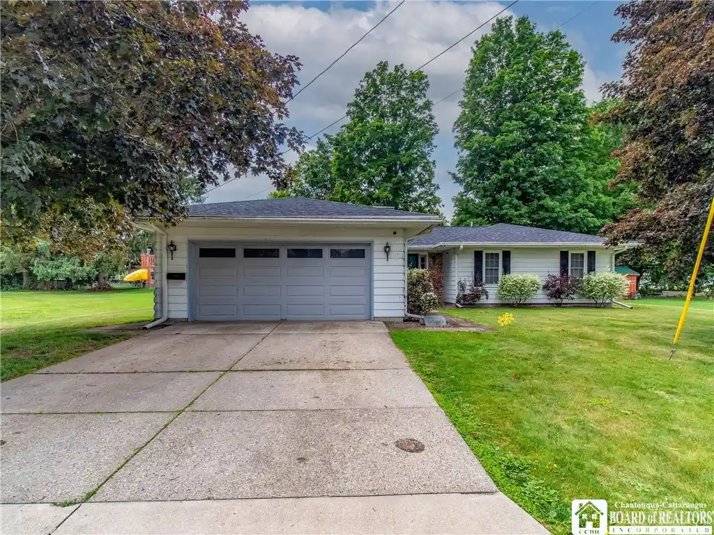 Photo 1 of Single family home for sale at 10 Durand St, Frewsburg, NY 14738 | MLS# R1691398 | Listing updated on 2026-10-18