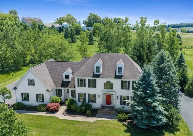 3rd image of 8 Turning Leaf Dr, Pittsford, NY 14534 | MLS# R1692547