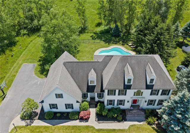 5th image of 8 Turning Leaf Dr, Pittsford, NY 14534 | MLS# R1692547