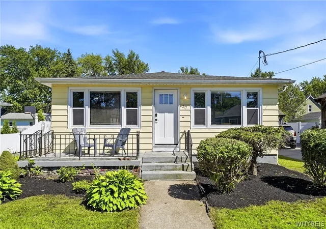 Homes for sale in North Tonawanda, NY | 277 Fredericka St, North Tonawanda, NY 14120 | MLS# B1691519