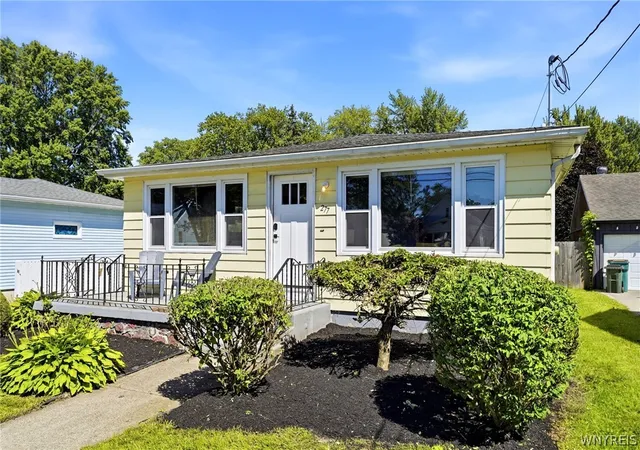 Homes for sale in North Tonawanda, NY | 277 Fredericka St, North Tonawanda, NY 14120 | MLS# B1691519