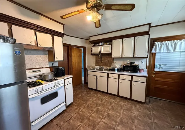 Photo 3 of Sale Pending at 1519 Butternut St, Syracuse, NY 13208 | MLS# S1693773 | Listing updated on 2026-07-22