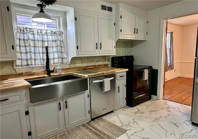 3rd image of 456 Wendell Ter, Syracuse, NY 13203 | MLS# S1690978
