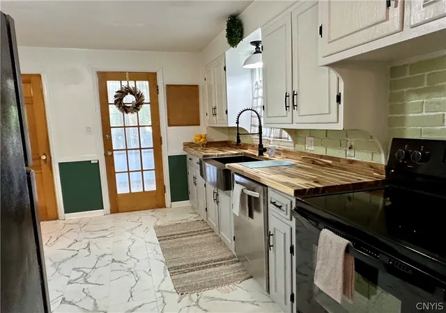 4th image of 456 Wendell Ter, Syracuse, NY 13203 | MLS# S1690978