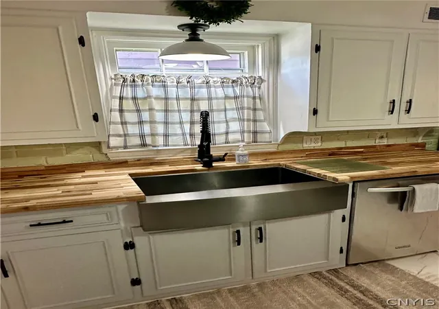 5th image of 456 Wendell Ter, Syracuse, NY 13203 | MLS# S1690978