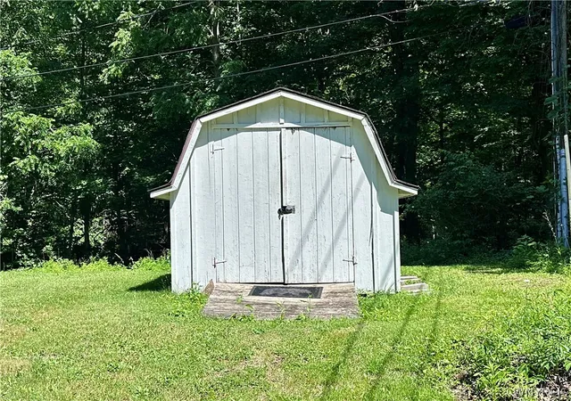 Homes for sale in Stafford, NY | 5306 Russell Rd, Stafford, NY 14020 | MLS# B1693915