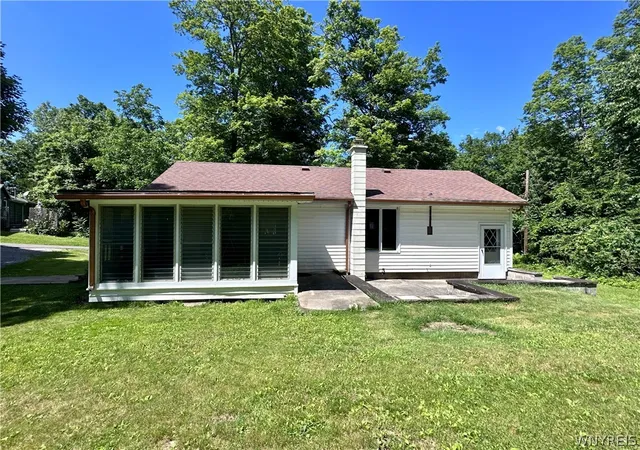 Homes for sale in Stafford, NY | 5306 Russell Rd, Stafford, NY 14020 | MLS# B1693915