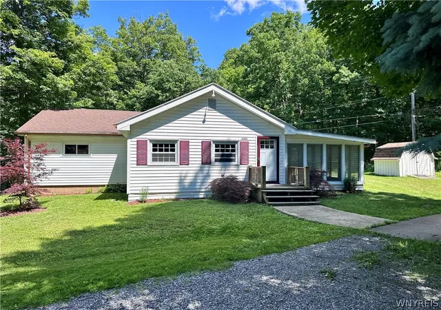 Homes for sale in Stafford, NY | 5306 Russell Rd, Stafford, NY 14020 | MLS# B1693915