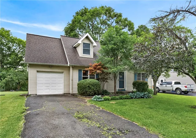 1st image of 41 Honey Bunch Ln, Irondequoit, NY 14609 | MLS# R1694075