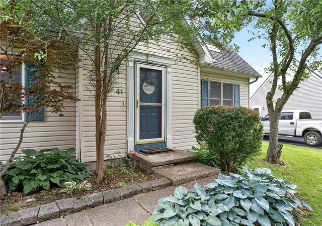 3rd image of 41 Honey Bunch Ln, Irondequoit, NY 14609 | MLS# R1694075