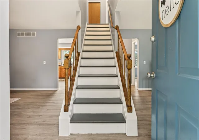 4th image of 41 Honey Bunch Ln, Irondequoit, NY 14609 | MLS# R1694075