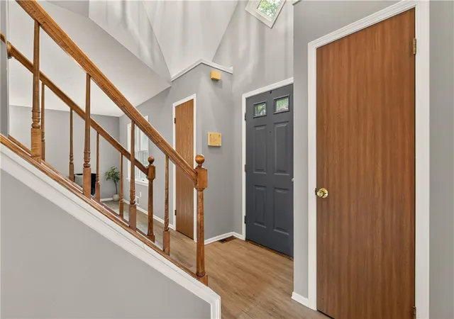 5th image of 41 Honey Bunch Ln, Irondequoit, NY 14609 | MLS# R1694075