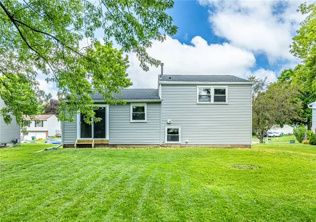 41st image of 32 Coachlight Cir, Farmington, NY 14425 | MLS# R1692441