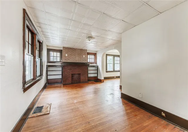 Photo 3 of Sale Pending at 140 Curlew St, Rochester, NY 14613 | MLS# R1693194 | Listing updated on 2026-07-27