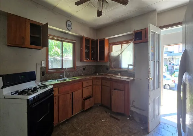 Photo 5 of Single family home for sale at 400 Baty St, Elmira, NY 14904 | MLS# R1693015 | Listing updated on 2026-07-19