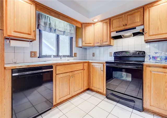 Photo 3 of Sale Pending at 70 Kemphurst Rd, Rochester, NY 14612 | MLS# R1694159 | Listing updated on 2026-07-01